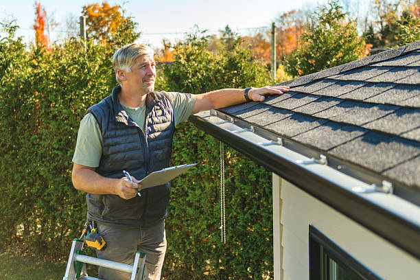 Professional Emergency Roof Repair technician working in Brentwood, CA
